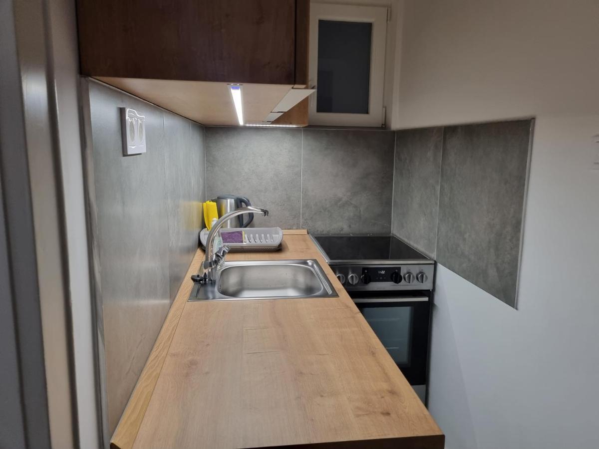 Downtown Studio Apartman Pécs Exteriör bild