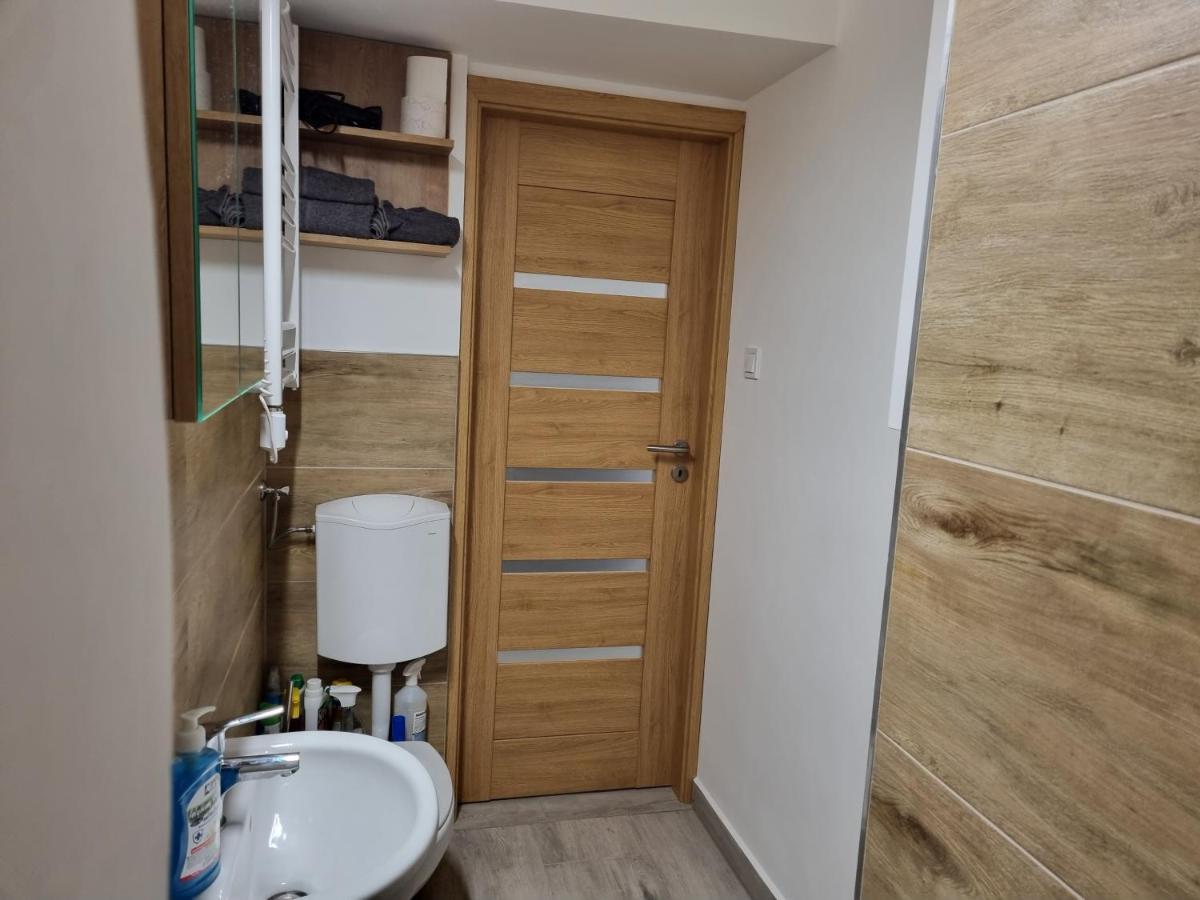 Downtown Studio Apartman Pécs Exteriör bild