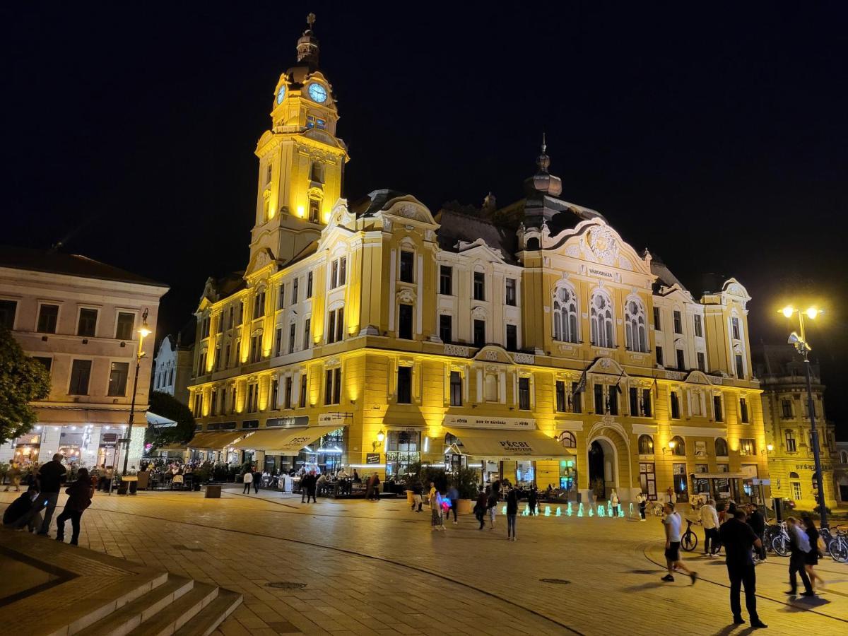 Downtown Studio Apartman Pécs Exteriör bild