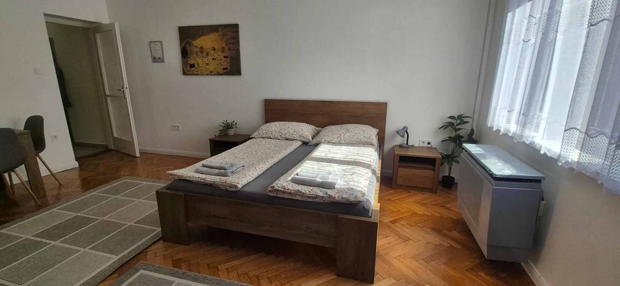 Downtown Studio Apartman Pécs Exteriör bild
